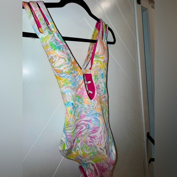 Excellent Condition Becca Hot Tie Dye Plunge One Piece Swim Size: Medium - Picture 7 of 9